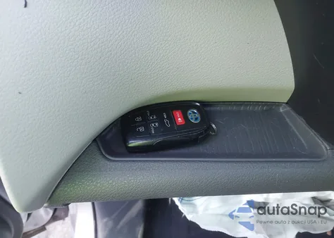 2021 Toyota Sienna Xle z USA, uszkodzony, nr VIN 5TDYRKEC4MS023923